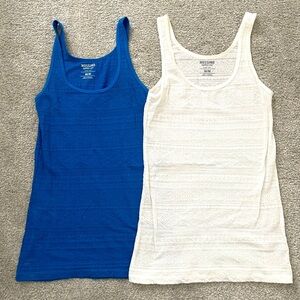 Women’s Mossimo Crochet Lace pattern tank tops • Size Medium •